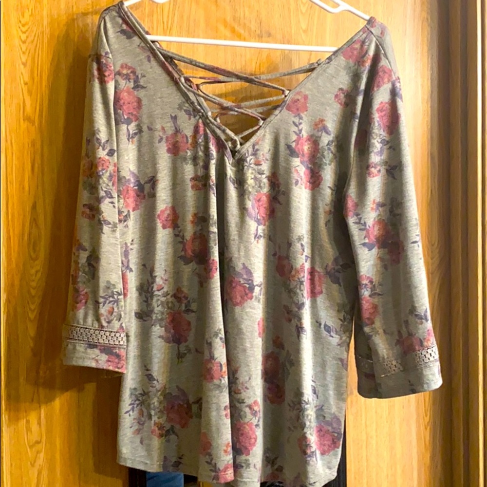 Maurices floral top, size XL